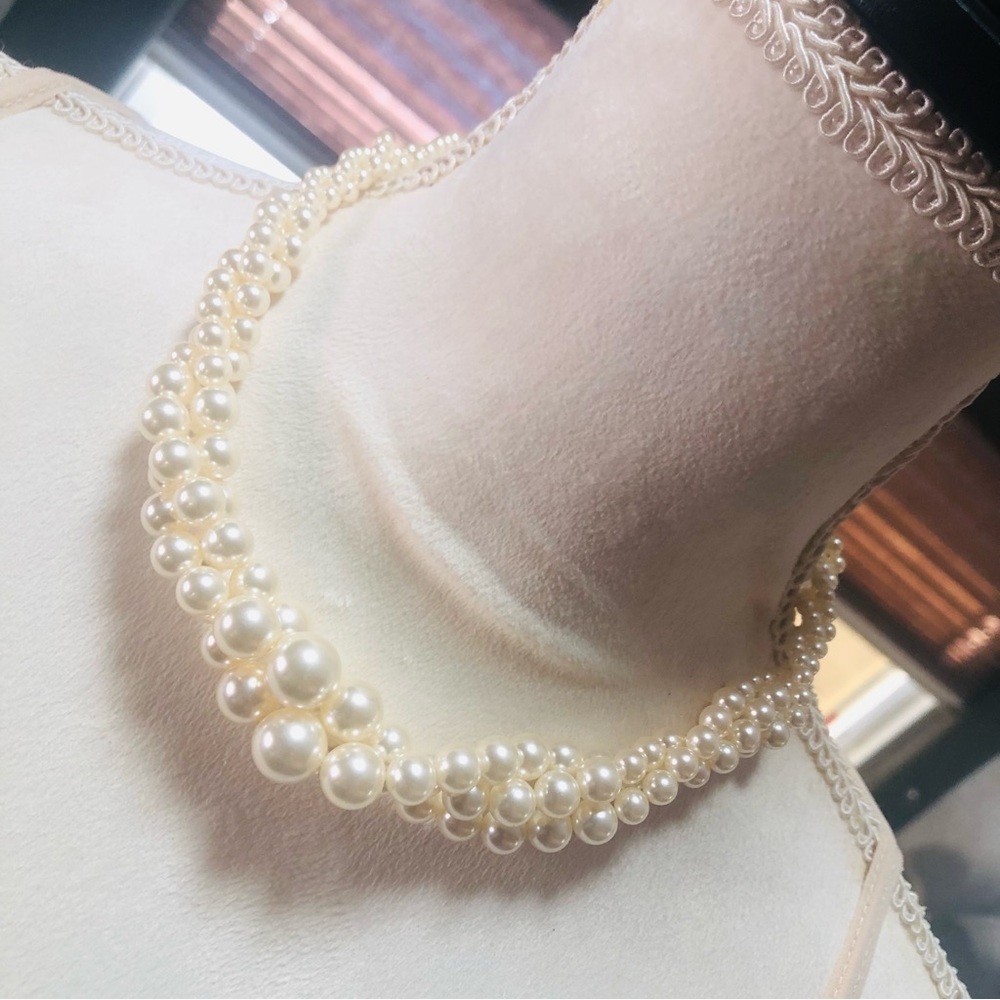 Vintage Roman triple twisted graduated cream pearl bead necklace